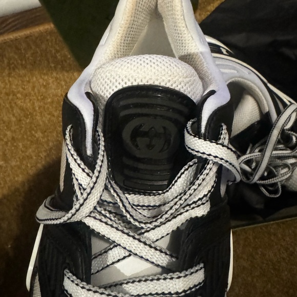 Gucci Leather Printed Sneakers in Black & White sz 8 1/2 - Picture 6 of 7